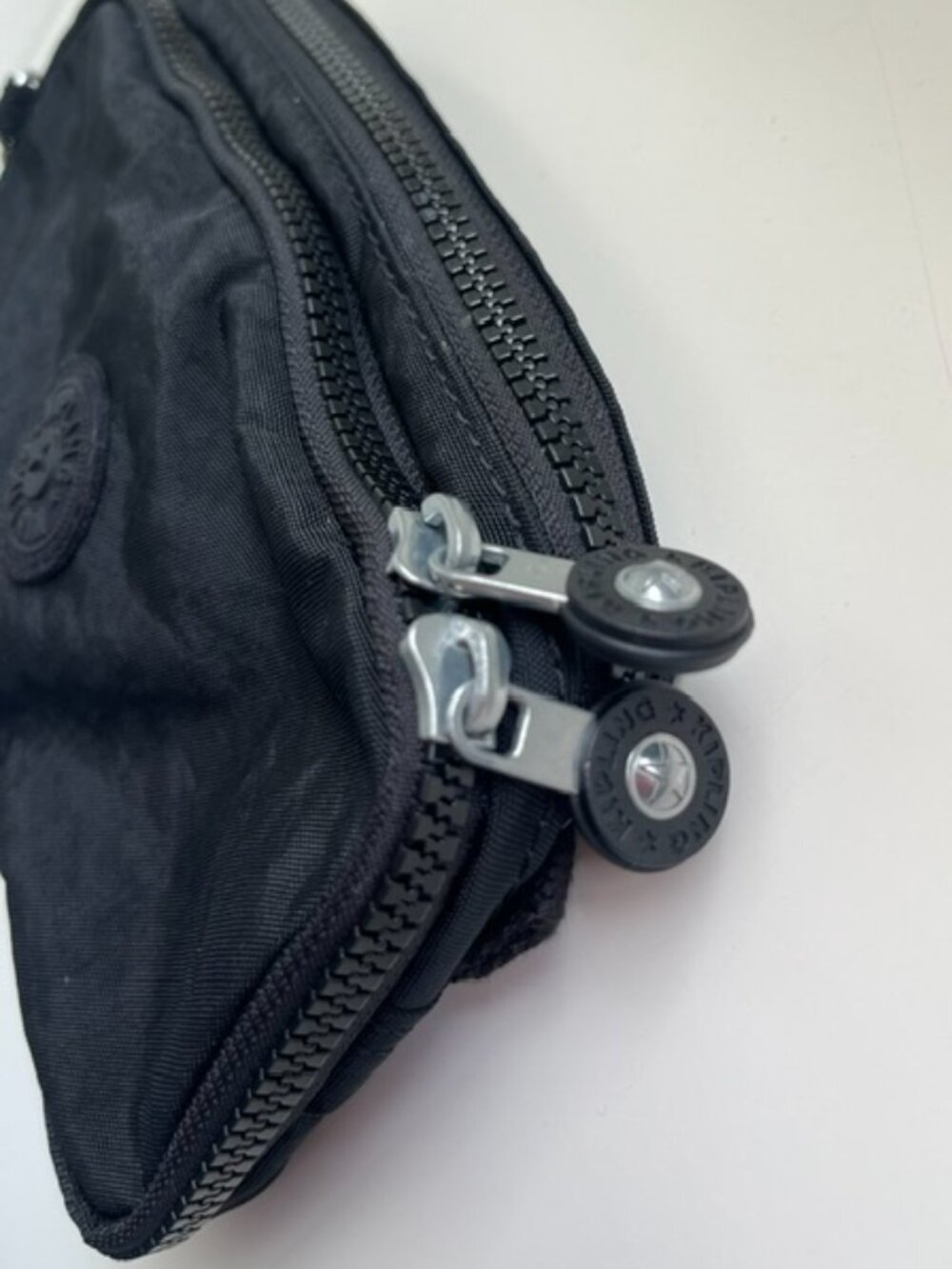 Like New! Kipling Chap Pencil Makeup Case in Black with Monkey Keychain - Picture 6 of 8